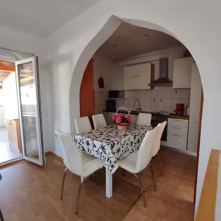 Amans Apartman Póla